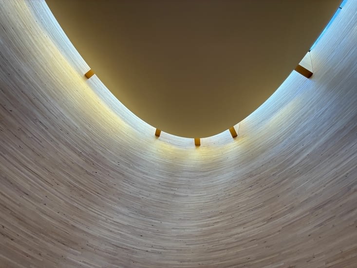 Puis à la singulière « chapelle du silence ».