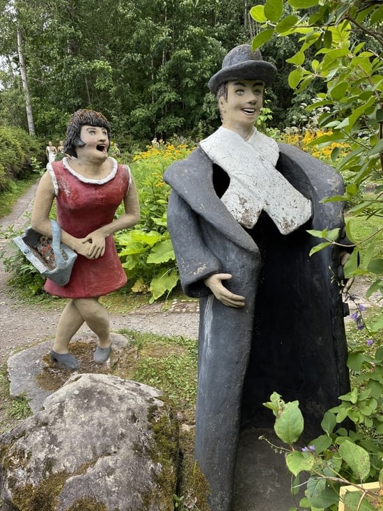 Il a aussi sculpté des scènes de la vie quotidienne.