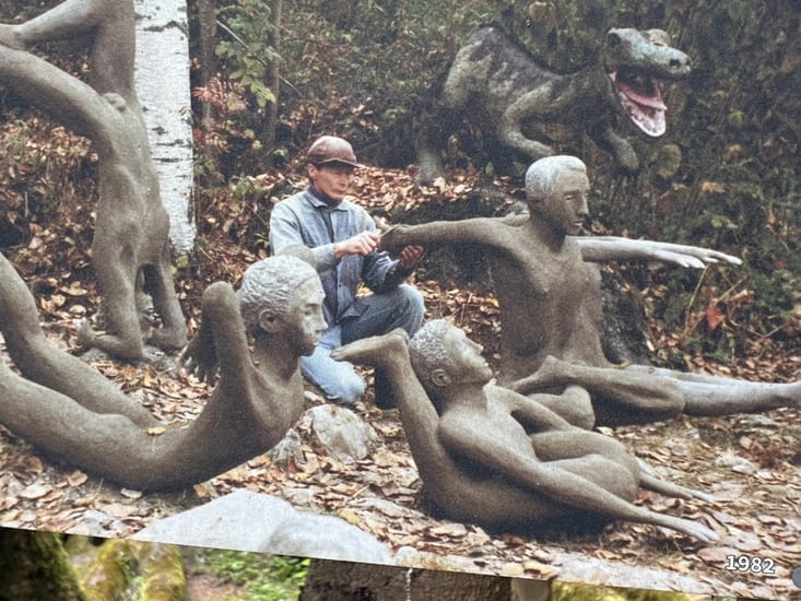 On voit ici l’artiste au travail en 1982.