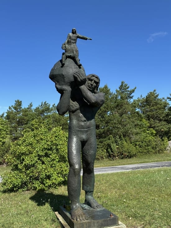 Et nous sentons dans la nature estonienne comme les nains sur les épaules du géant.