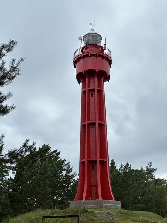 Difficile de ne pas voir un tel fanal.