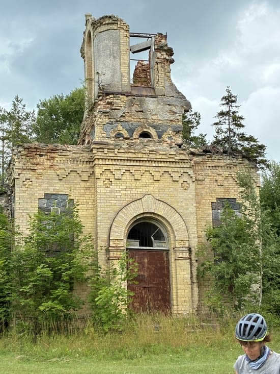 Également dotée d’une histoire ancienne, elle a connu la domination suédoise, puis russe.