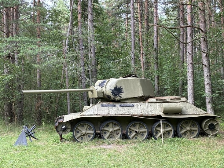 En avançant sur le chemin nous rencontrons un T34 soviétique…
