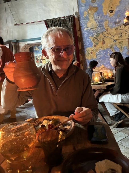 Nous terminons cette journée au réputé Olde Hansa, restaurant médiéval…
