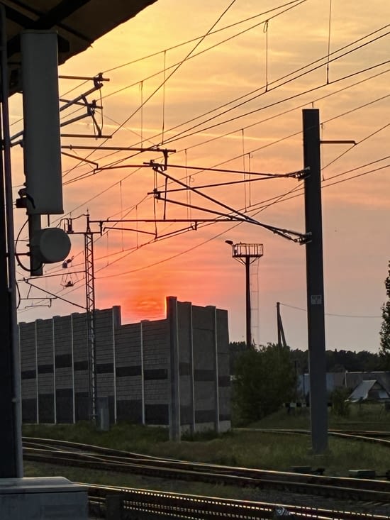 À la nuit tombante, nous arrivons à Kaunas.