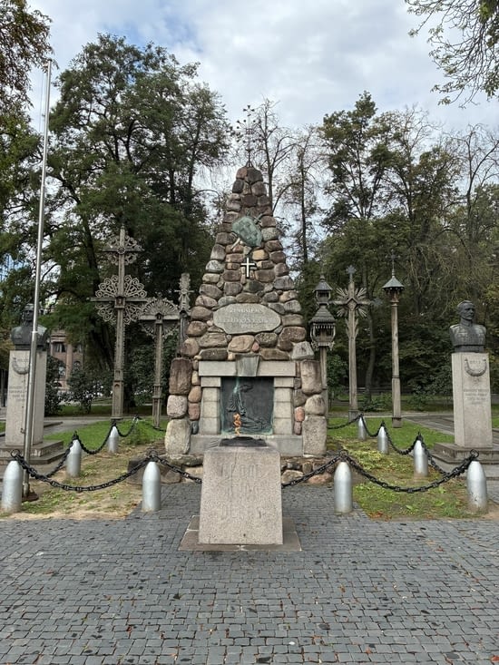 Car les Soviétiques n’avaient pas supporté la présence de ce monument….