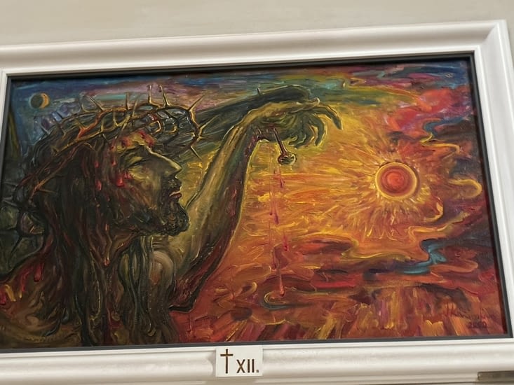 Mais les peintures de son chemin de croix sont éminemment kitsch !