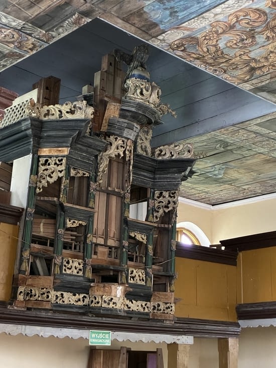 Et ce magnifique buffet d’orgues rural, de 1689.