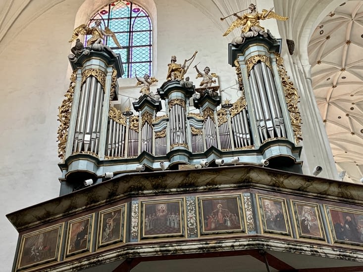Et plusieurs orgues majestueux parsèment la cathédrale.
