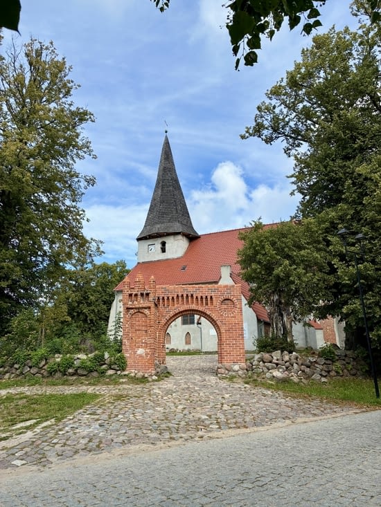 Belle église de campagne polonaise.