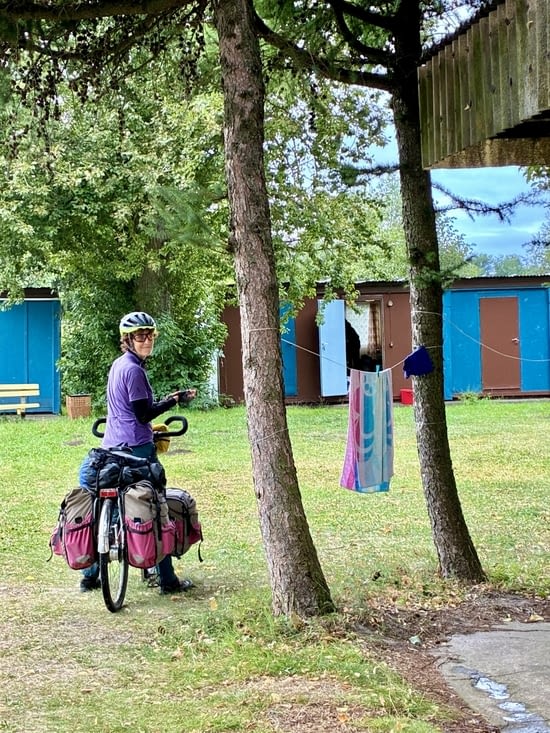 C’est un ancien camping du temps communiste encore dans son jus.