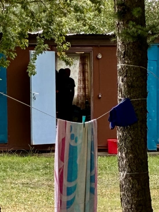 Installation simplissime, voire sommaire. Un peu déprimant.