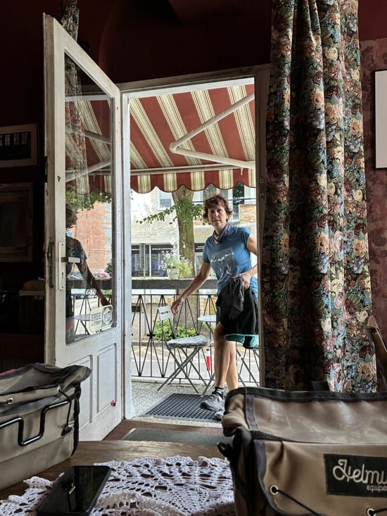 En passant, un salon de thé délicieusement cosy avec un zeste de style ancien….