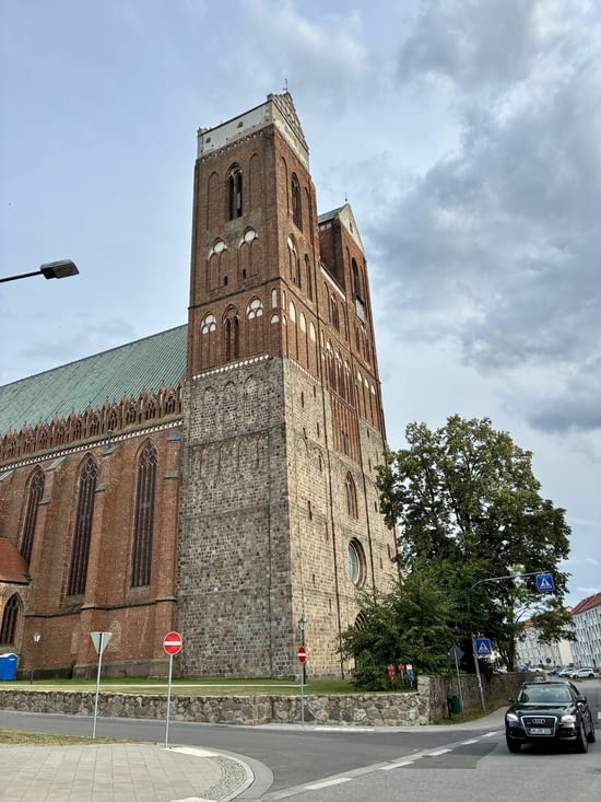 Avec son immense cathédrale…