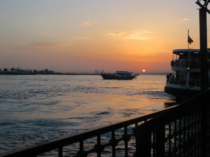 Couchée  de soleil sur le Bosphore, en attendant le bateau pour quitter le continent asiatique