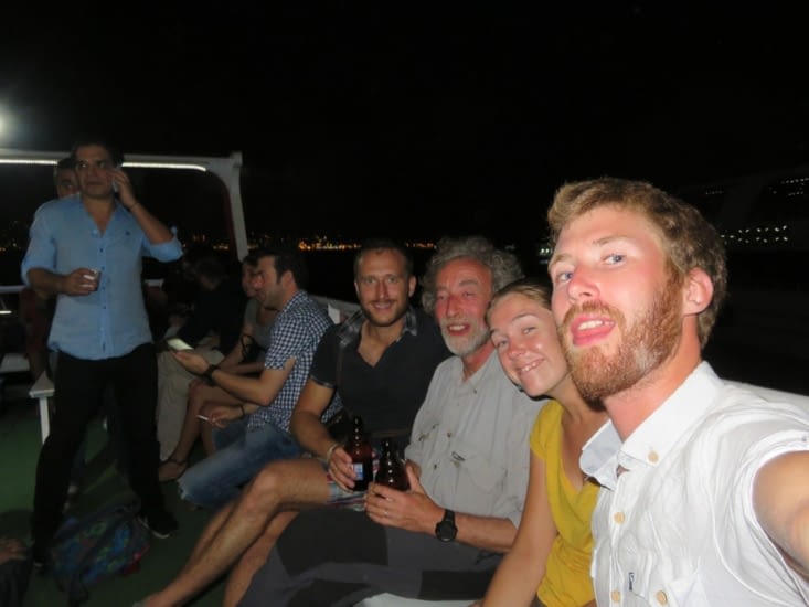 Sur le bateau qui part pour 5h de musique.  De gauche à droite: Christophe, Wilfrid ou papa ( de clement), Laure et Clément