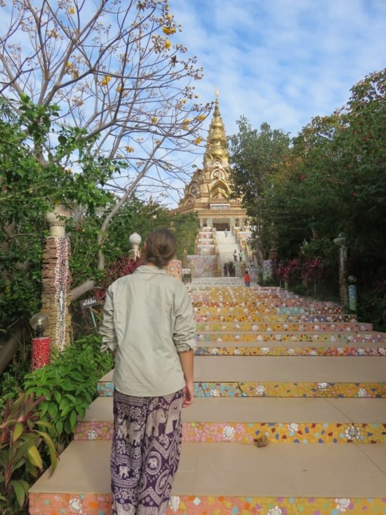 Le Wat phat sorn keaw. Tombé dessus en suivant des panneaux. Vraiment beau.