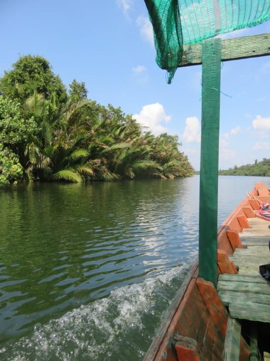 2h de barque pour rejoindre le village.