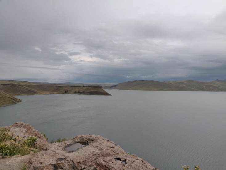 Très beau panorama sur le lac bordant le site