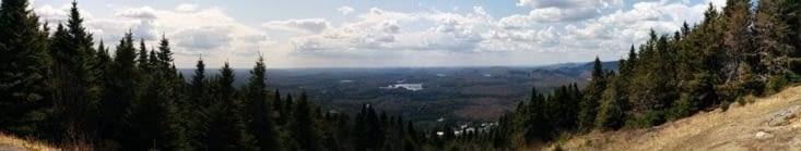 Photo panoramique du sommet à quelques 800m d'altitude.