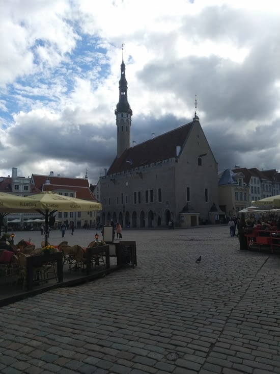 La place principale du centre de Tallinn
