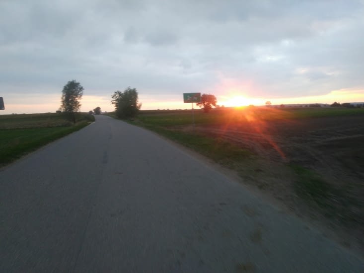Couché de soleil sur la route