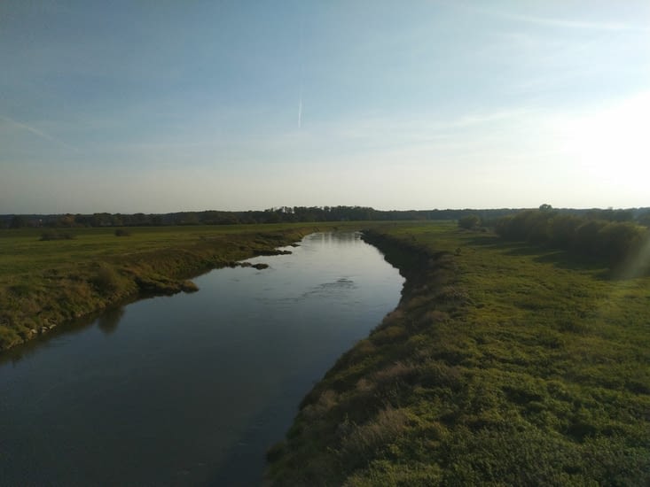 Superbe piste cyclable le long de la Wisla