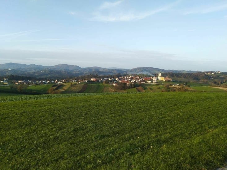 Premiers vallons slovènes, ici le village de Ponikva