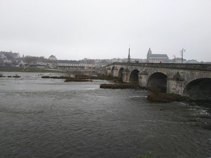 Loire au 1er plan, Blois au 2nd