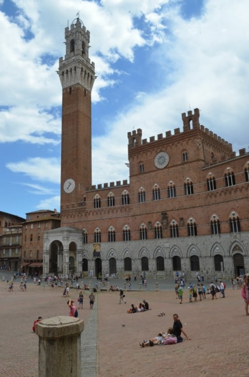 The place to be : the Palazzo Pubblico