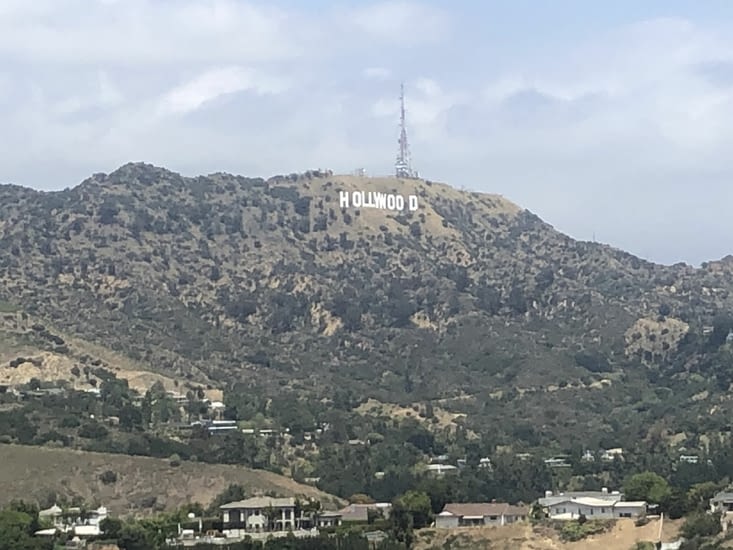 Vue sur le célèbre panneau Hollywood, depuis la route Mulholland Drive