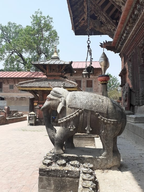 Éléphant gardien du temple