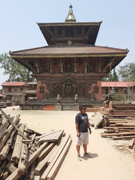 Temple de changu narayan, en reconstruction après le tremblement de terre de 2015