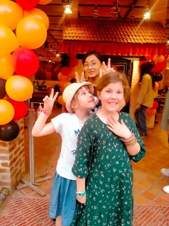 Avec les filles de Rishi