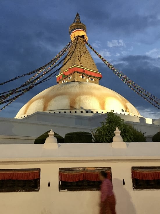 Arrivée à Bodnath le soir, on fait le tour de la stupa