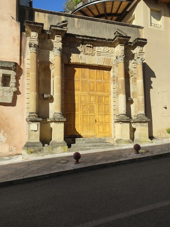 Portail du couvent des ursulines 17e siècle