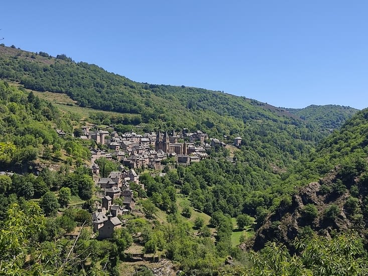Vue de Conques de l'autre côté