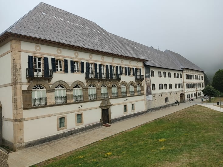 Monastère de Roncevaux qui accueille les pèlerins aujourd'hui