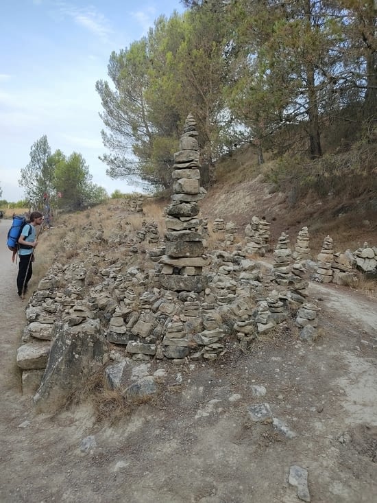 Des montagnes de pierres érigées par les pèlerins