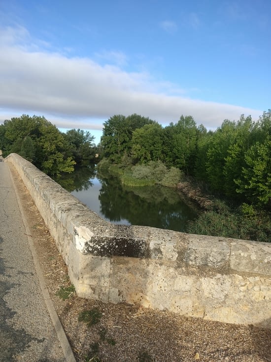 Nous avons traversé un joli pont roman