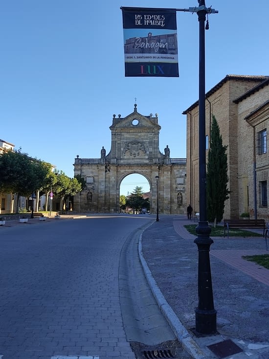 Une belle porte à Sahagun (le reste de la ville est très moche)