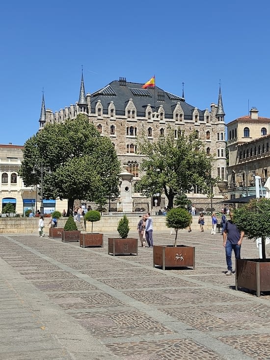 De très beaux bâtiments à Leon