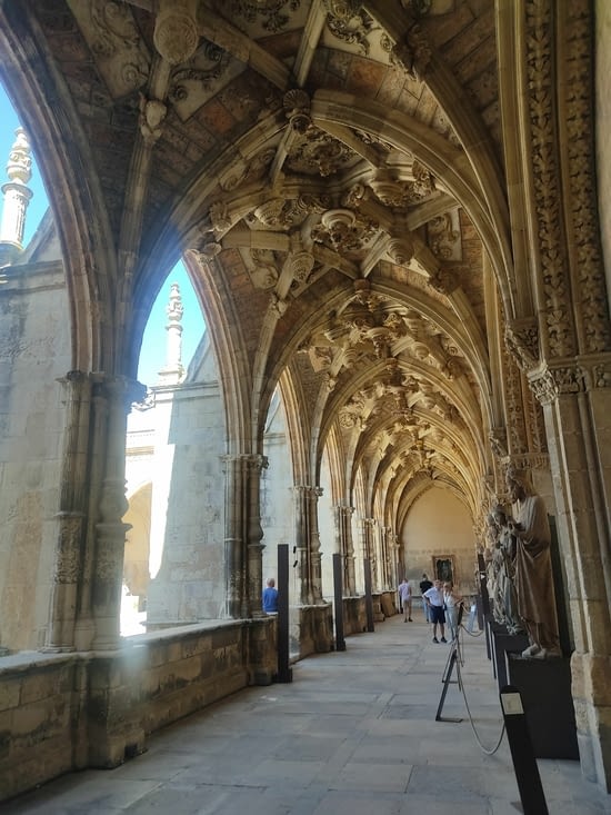 Le cloître de la cathédrale est magnifique aussi