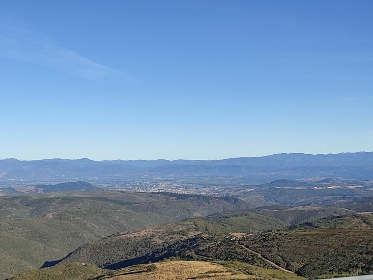 Ponferrada au loin