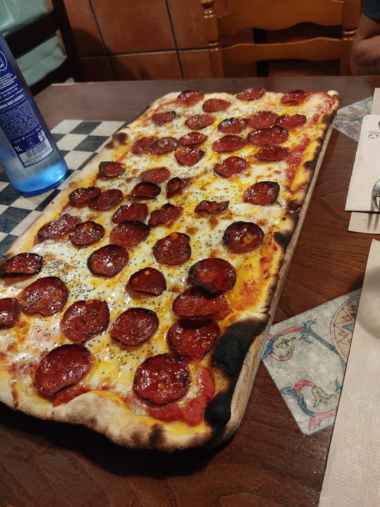 La délicieuse pizza que nous avons mangé hier soir