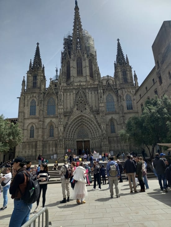 La cathédrale "actuelle" de Barcelone, est aussi en travaux 😆