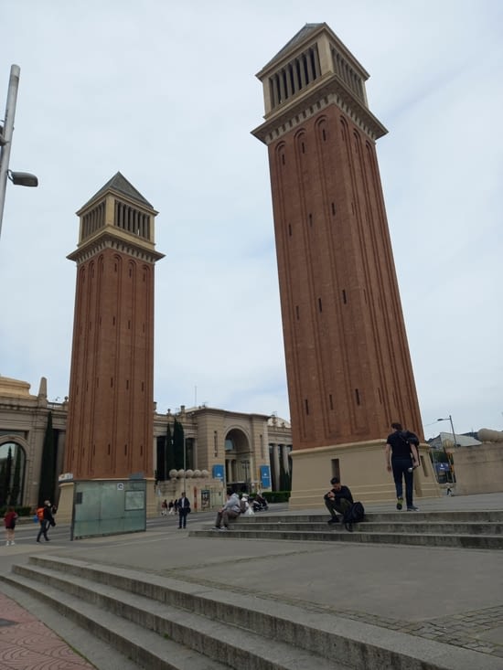 Les tours vénitiennes,  qui ne sont pas à Venise