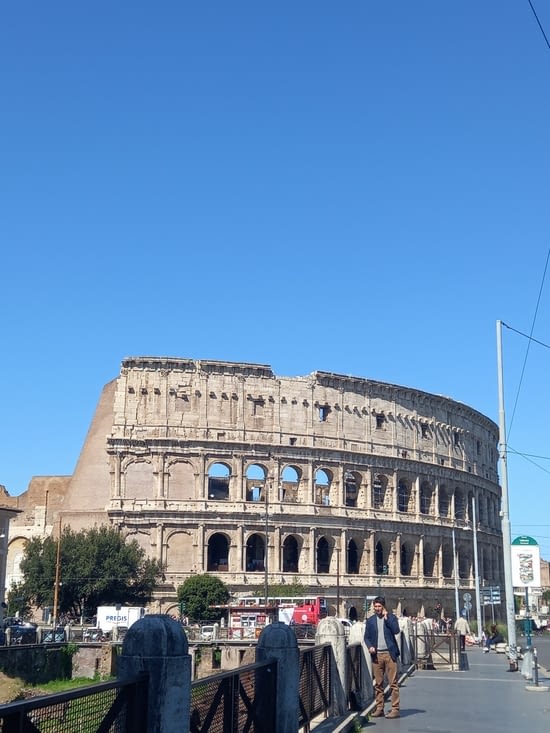 Le monument  de Rome ! Non de l'Italie !