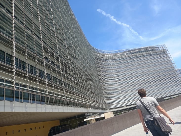 On visite le "quartier" de la commission  européenne, car il y a plein de bâtiments !