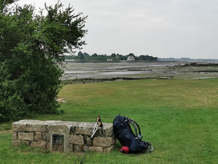 Arrivé à 12h à St Philibert pour la pause déjeuner devant un bras de mer à marée basse